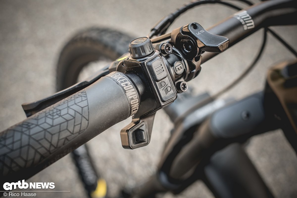 The remote unit is intuitive to use and lets you keep your hands securely on the bars at all times The remote unit is intuitive to use and lets you keep your hands securely on the bars at all times