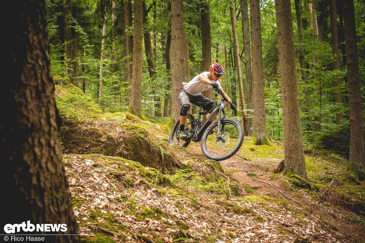 Das Giant Trance Sx E+ Pro liegt satt am Boden und vermittelt seinem Fahrer Sicherheit und Komfort Das Giant Trance Sx E+ Pro liegt satt am Boden und vermittelt seinem Fahrer Sicherheit und Komfort