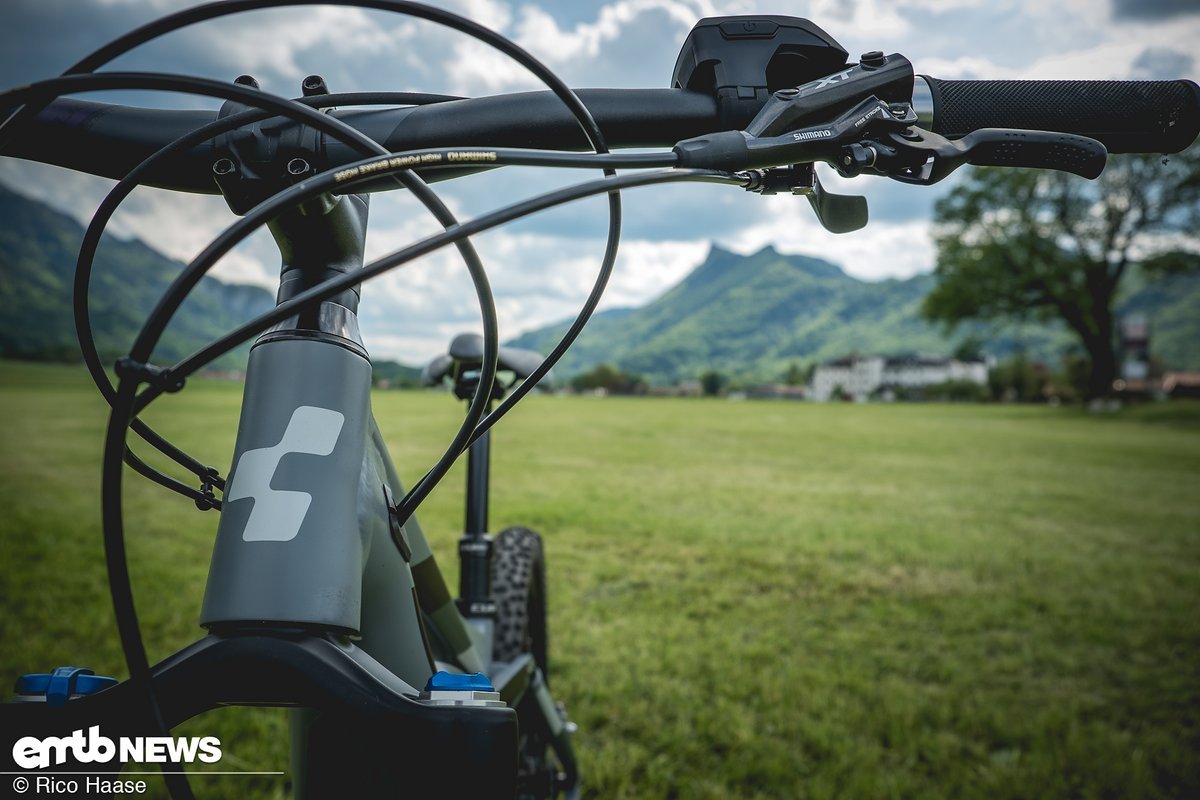 Ein Großteil der Ausstattung besteht aus Shimano XT-Komponenten Ein Großteil der Ausstattung besteht aus Shimano XT-Komponenten