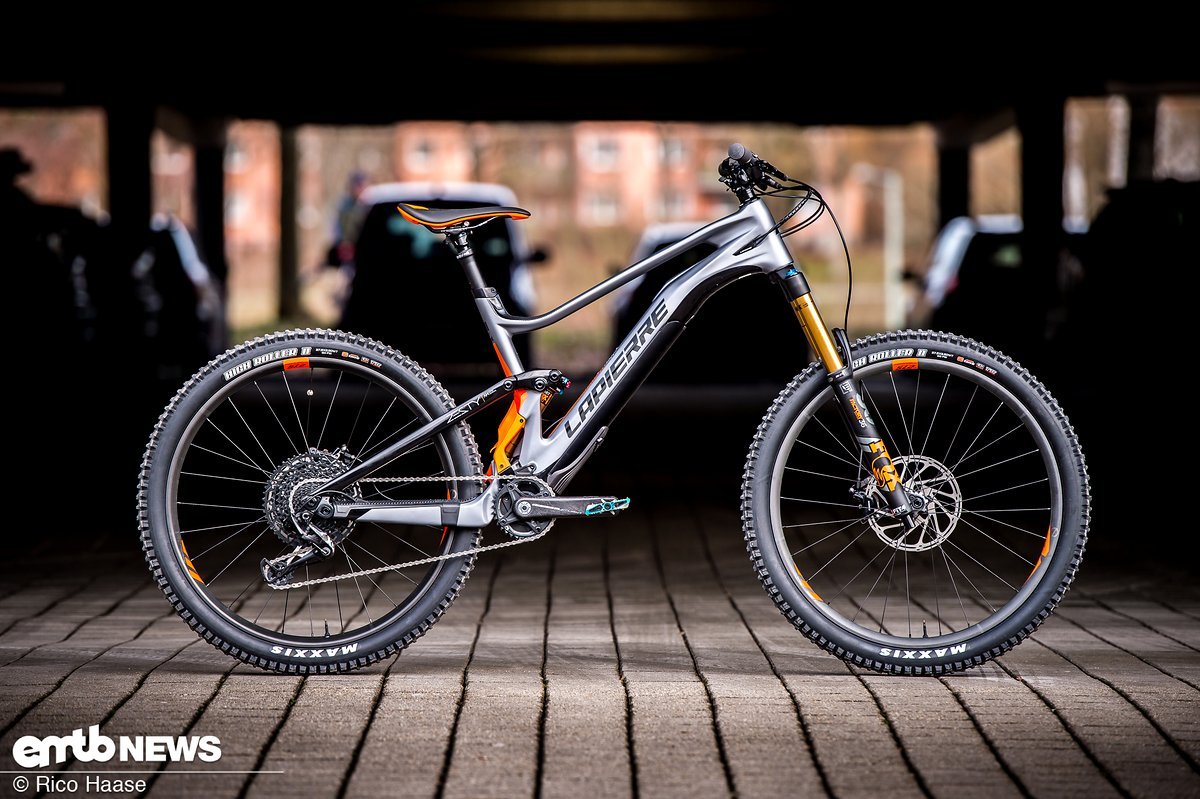 Wir haben das neue Lapierre eZesty AM in der LTD Ultimate-Variante mit Carbon-Laufrädern für euch getestet. Wir haben das neue Lapierre eZesty AM in der LTD Ultimate-Variante mit Carbon-Laufrädern für euch getestet.