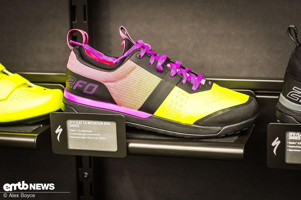 2FO Flat Mountain Bike Shoes, in 2018 colour-ways make an impact, with a colour pattern that seems to be influenced by Troyleedesigns heritage. 2FO Flat Mountain Bike Shoes, in 2018 colour-ways make an impact, with a colour pattern that seems to be influenced by Troyleedesigns heritage.