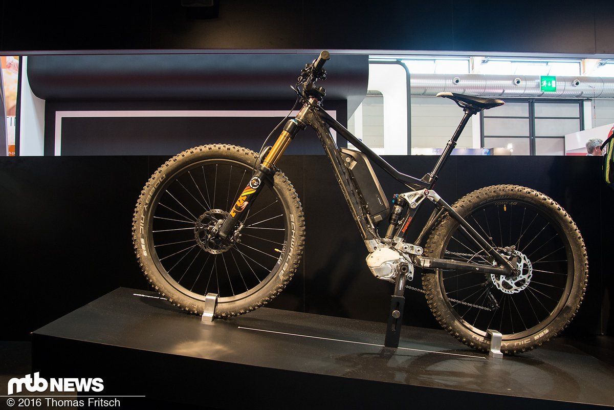 Der Weg zum Trailfox Amp - einem normalen BMC Trailfox wurde ein Antrieb implantiert und die Geometrie wurde Richtung eMTB modifiziert. Der Weg zum Trailfox Amp - einem normalen BMC Trailfox wurde ein Antrieb implantiert und die Geometrie wurde Richtung eMTB modifiziert.