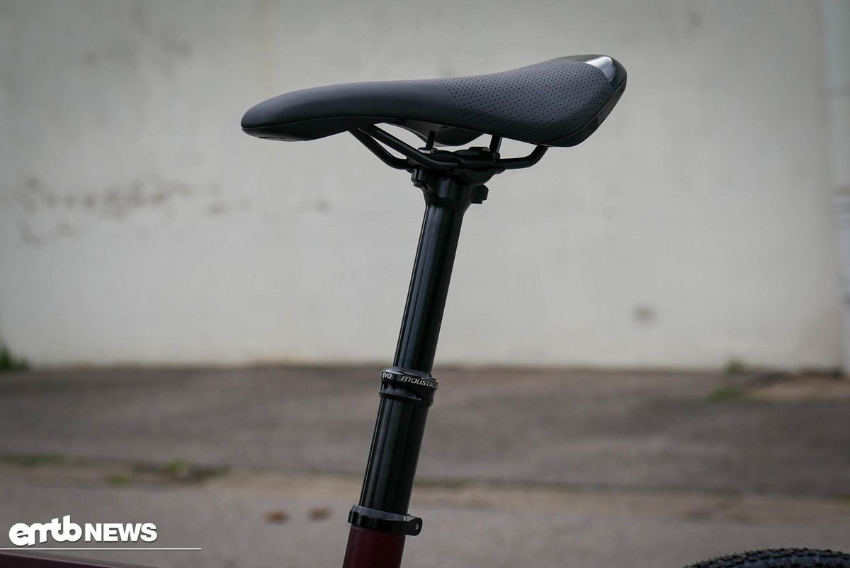 Ein sehr sinnvolles Feature bei einem E-Gravelbike. Die um 100 mm versenkbare Sattelstütze. Ein sehr sinnvolles Feature bei einem E-Gravelbike. Die um 100 mm versenkbare Sattelstütze.