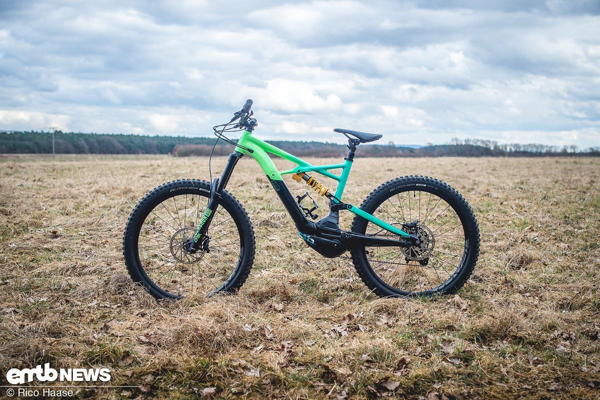 The fresh paint job makes this E-Bike look a lot more alive than all too popular run of the mill matt black The fresh paint job makes this E-Bike look a lot more alive than all too popular run of the mill matt black