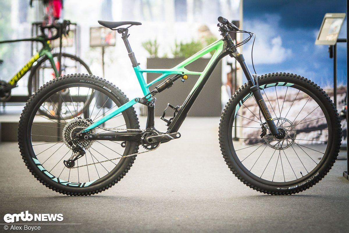 For comparing geometry and lines we pulled out the 29" Enduro. Pretty hard to tell apart from the Kenevo. For comparing geometry and lines we pulled out the 29" Enduro. Pretty hard to tell apart from the Kenevo.