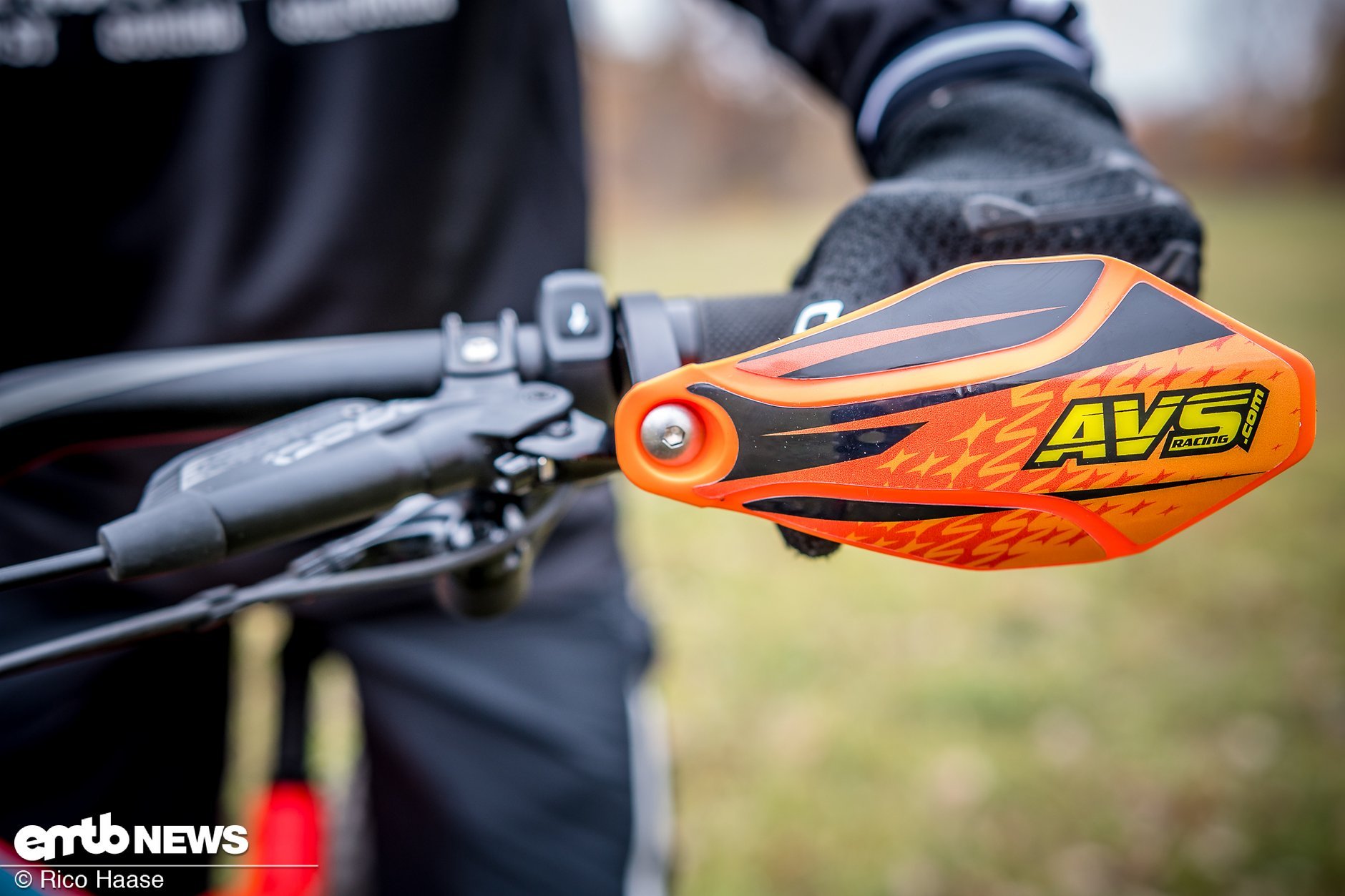 AVS Racing Handguards Besserer Schutz, cooler Style eMTBNews.de
