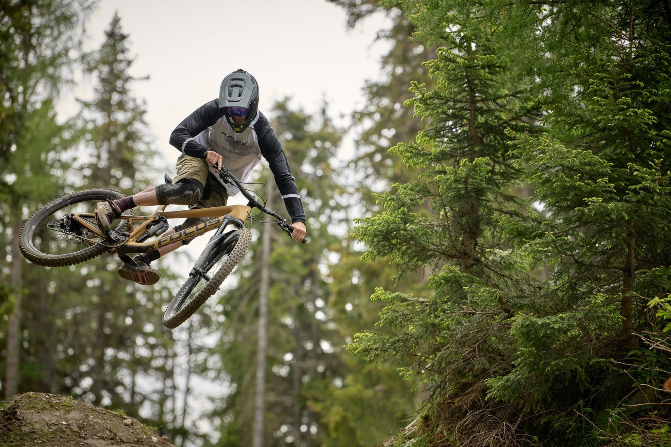 Cratoni 2021: Traditionsmarke stellt neuen Fullface- und Trail-Helm vor ...