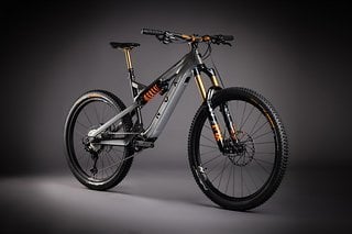 Nox Epium Enduro 7.1 Ultra – mit Fox-Factory-Fahrwerk, DT Swiss-Laufrädern und Race Face-Cockpit.