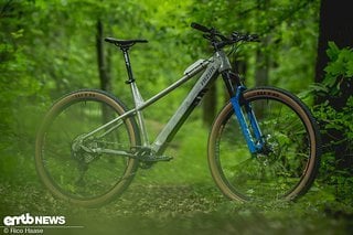 Bei diesem E-Hardtail handelt es sich um einen Aggregatsträger von Fazua. In diesem Prototyp wurde der Fazua Ride 60 verbaut und ausgiebig getestet.