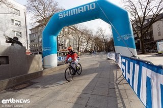 Ein einsamer Zieleinlauf. Auch die Sanis hatten nicht so viel zu tun.