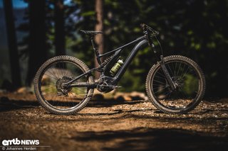 Vrrroooum, das Specialized Turbo Kenevo mit Doppelbrückengabel und 27,5-Reifen verspricht Fahrspaß, Airtime und das am laufenden Band.