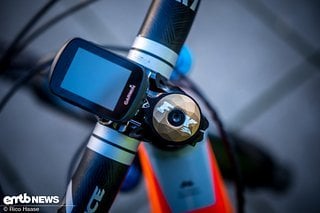 Am Cockpit wurde mittig ein Garmin montiert