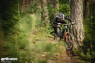 Bei Enduro-Rennen in unbekanntem Gelände sind Handguards für viele Racerinnen und Racer ein absolutes Muss.