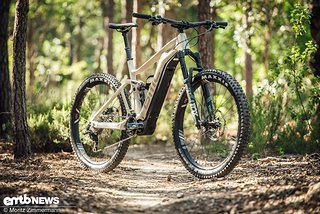 Im Test kann das BMC Trailfox AMP ONE im brandheißen Military-Look mit einem steifen Rahmen und sattem Fahrwerk punkten