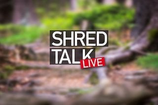 Du hast Fragen zum vorgestellten E-Bike? Schalte unseren Shred Talk Live ein und sei dabei, wenn wir Fragen direkt vor der Kamera beantworten.