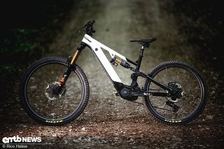 Wir konnten den Qore Drive³ Peak-Motor in einem E-Mountainbike mit Aluminiumrahmen testen. Wir konnten den Qore Drive³ Peak-Motor in einem E-Mountainbike mit Aluminiumrahmen testen.