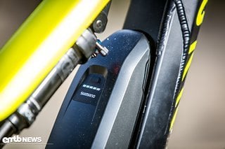 Die Shimano-Batterie lässt sich leicht austauschen hat 500 Wh Kapazität.