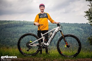 Fabian Stolz, äh, Scholz zeigt und begeistert sein E-Race-Enduro, das Focus JAM²