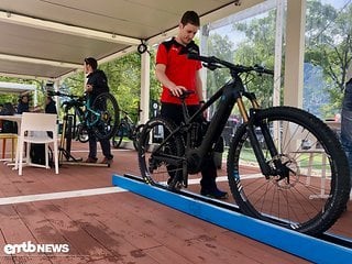 Auch der Radumfang wird gemessen und mit den Einstellungen verglichen