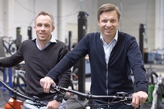 Die mit dem Rad. Sven Erger und sein Partner, Thomas Bernik (v. l. n. r.)