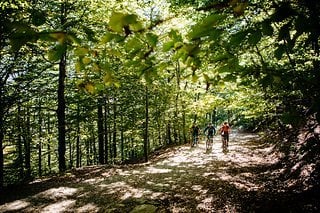 Während in Finale Ligure die Shuttle-Busse ihre Runden drehen, ist es in Pietra Ligure (noch) ruhiger