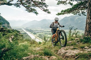 Steile Uphill-Sektionen gehören in den Schweizer Alpen einfach dazu.