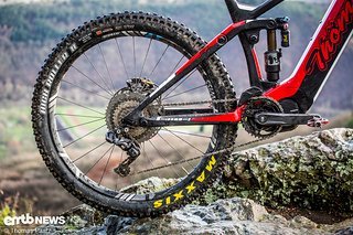 Der Shimano Steps E8000 Motor arbeitet perfekt mit der Shimano XT Di2 Schaltgruppe zusammen