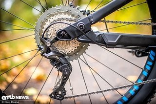 Die 11 Gänge werden geräuscharm von einem Shimano XT-Schaltwerk gewechselt