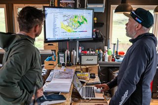 Island lehrt schnell: Das Wetter macht die Regeln. Vor allem im Hochland zählt Planung – und Erfahrung. Gut, dass Magne beides hat.