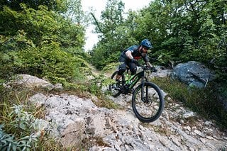 Mit dem Specialized Turbo Levo Expert FSR machen auch ruppige Passagen viel Spaß