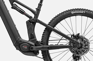 Der RockShox Deluxe Select Dämpfer, der Shimano Cues Linkglide 11-fach Antrieb und die Laufräder aus WTB Felgen und namenlosen Shimano Naben finden sich an allen Ausstattungsvarianten. Der RockShox Deluxe Select Dämpfer, der Shimano Cues Linkglide 11-fach Antrieb und die Laufräder aus WTB Felgen und namenlosen Shimano Naben finden sich an allen Ausstattungsvarianten.