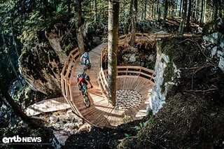 Wilde Holzkonstruktionen verleihen manchem Trail das besondere Etwas