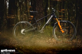 Besonderheit am Norco Sight VLT TQ: Die Kettenstreben des High-Pivot-Hinterbaues längen sich beim einfedern.