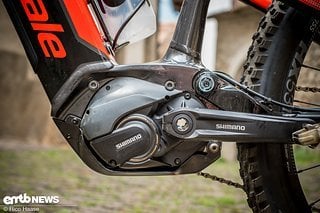 Auf Platz 3 der besten E-Bike-Motoren landet der kompakte Shimano Steps E8000