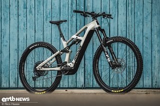 Mit dem Radon Deft 9.0 hat der Bonner Versender ein potentes E-Enduro im Programm.