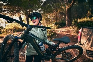 Mit unter 19 kg ist das Liv bemerkenswert leicht für ein Performance-E-MTB.