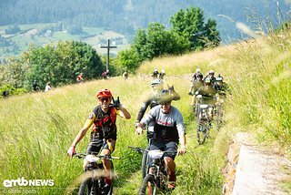 Mittendrin ist natürlich auch das Thok-Team, vom Geschäftsführer, über das Produktmanagement, bis hin zu Ambassadoren, waren einige Mitarbeitende auf den Trails dabei