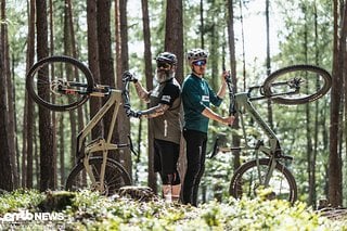 Zwei coole Typen mit zwei coolen E-Bikes – ideales Setup für den Test „Fazua gegen TQ“.