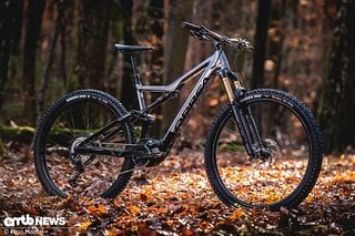 Mit einer Akkukapazität von 540 Wh ist dieses Light-E-MTB auch für längere Touren gerüstet.