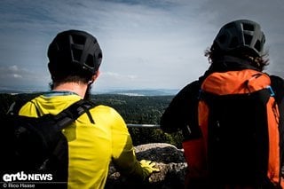 Oben auf der Aussichtsplattform angekommen, haben wir einen grandiosen Weitblick über die Gegend