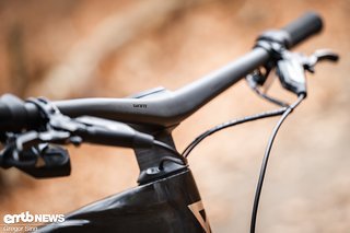 Sehr polarisierend wirkt das einteilige Carbon-Cockpit Sehr polarisierend wirkt das einteilige Carbon-Cockpit