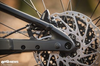 ... verzichtet auf einen Drehpunkt im Bereich der Hinterradaufnahme.