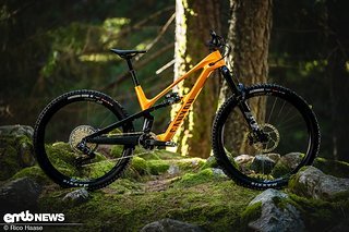 Canyon Spectral:ONfly CLLCTV – wenn man nicht weiß, dass es sich hier um ein E-Bike handelt, könnte man es glatt übersehen. Canyon Spectral:ONfly CLLCTV – wenn man nicht weiß, dass es sich hier um ein E-Bike handelt, könnte man es glatt übersehen.