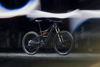 Ein zukunftsweisender Schritt? Sicherlich. Wir freuen uns darauf das Orbea Rise mit der neuen RS Control zu testen.
