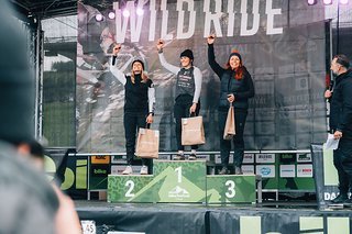 Jennifer gewann nicht nur eine Wildcard für das Rennen, sondern holte sich auch den Sieg bei den „Open Women“ – Hammer! Jennifer gewann nicht nur eine Wildcard für das Rennen, sondern holte sich auch den Sieg bei den „Open Women“ – Hammer!