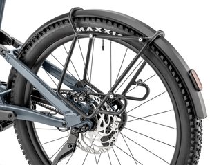 Ebenso auf der robusten Seite: Der Gepäckträger mit mehreren Montagepunkten am Rahmen und QL3-Aufnahme.