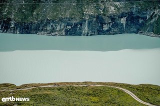 Ab und zu sind Kiesstrassen toll, um etwas die Aussicht zu genießen