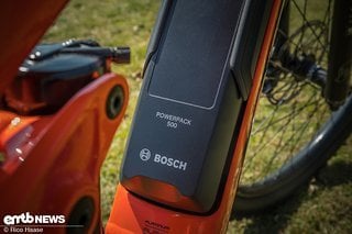 Gut gelöst: Der Bosch PowerPack 500-Akku verschwindet zu Dreivierteln im Unterrohr