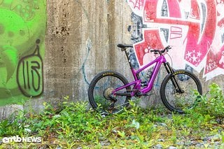 Mit dem Santa Cruz Heckler zeigen die US-Amerikaner das erste Light-E-MTB der Firmengeschichte