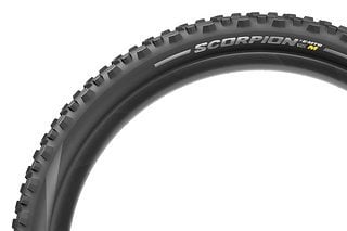 Pirelli Scorpion-Reifen 2023 E-MTB – der bekannte Reifen will mit einem neuen Materialmix, neuen Karkassen und SmartGRIP für noch mehr Traktion und Pannenschutz sorgen.